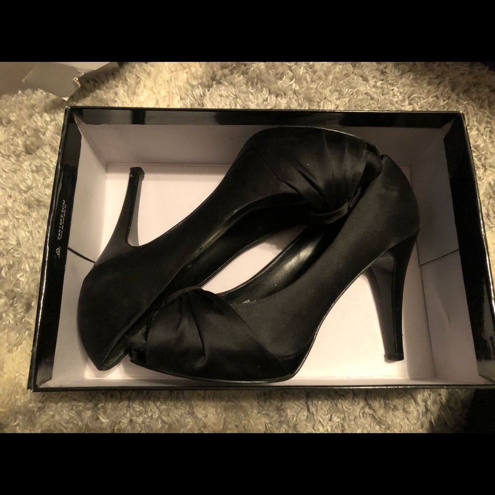 Whitehouse black market heels